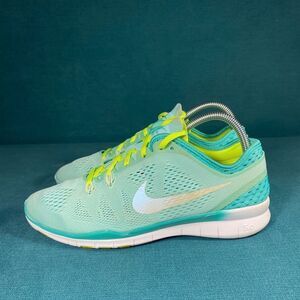 Size 8 - Women’s Nike Free 5.0 TR fit green shoes
